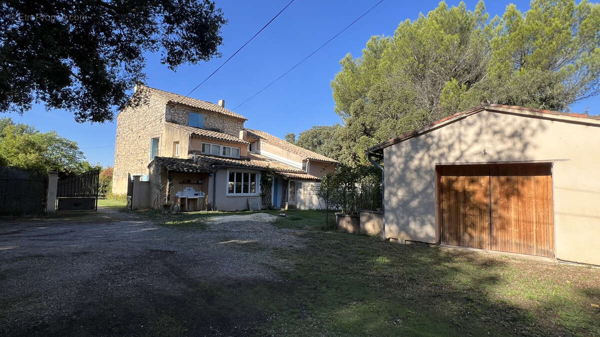 Maison à VENASQUE