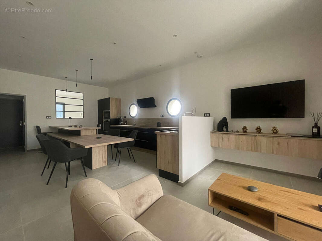 Immeuble - Argeliers - 461.25 m² - photo 4
