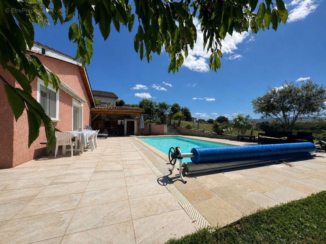 Maison individuelle — 4 chambres — piscine et vue dégagée - photo 3