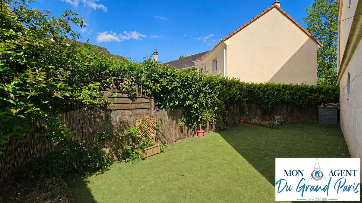 Appartement à MAGNY-LES-HAMEAUX