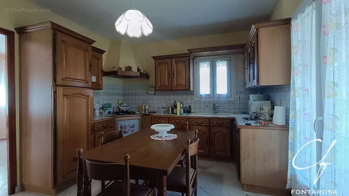 Maison à LE MUY