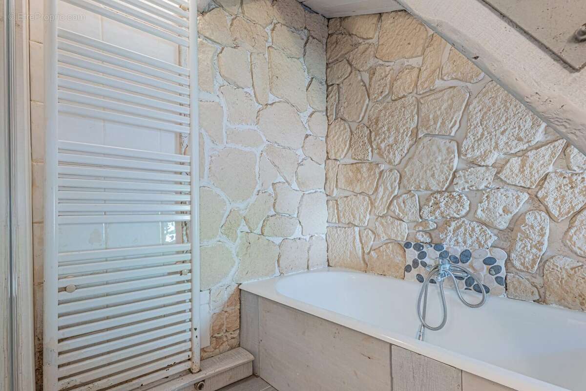 Maison à TOURRETTES-SUR-LOUP