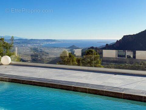 Maison à MANDELIEU-LA-NAPOULE