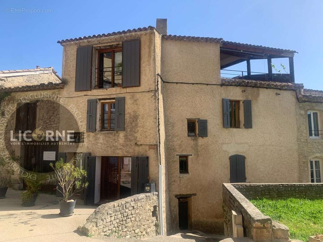 Maison 9 pièces 140 m² · à Saint-Martin-de-Castillon · 140 m² · 290 000 €