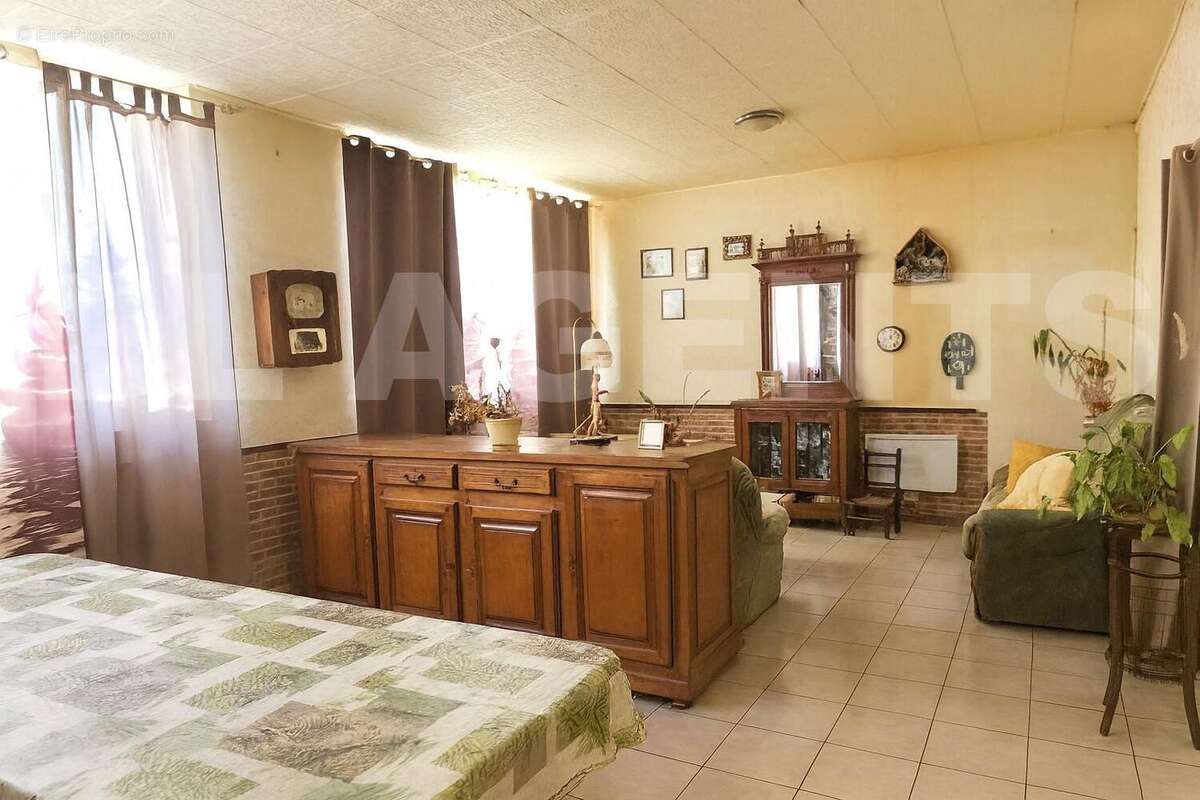 Une pièce bien rangé - Maison à AUTRY