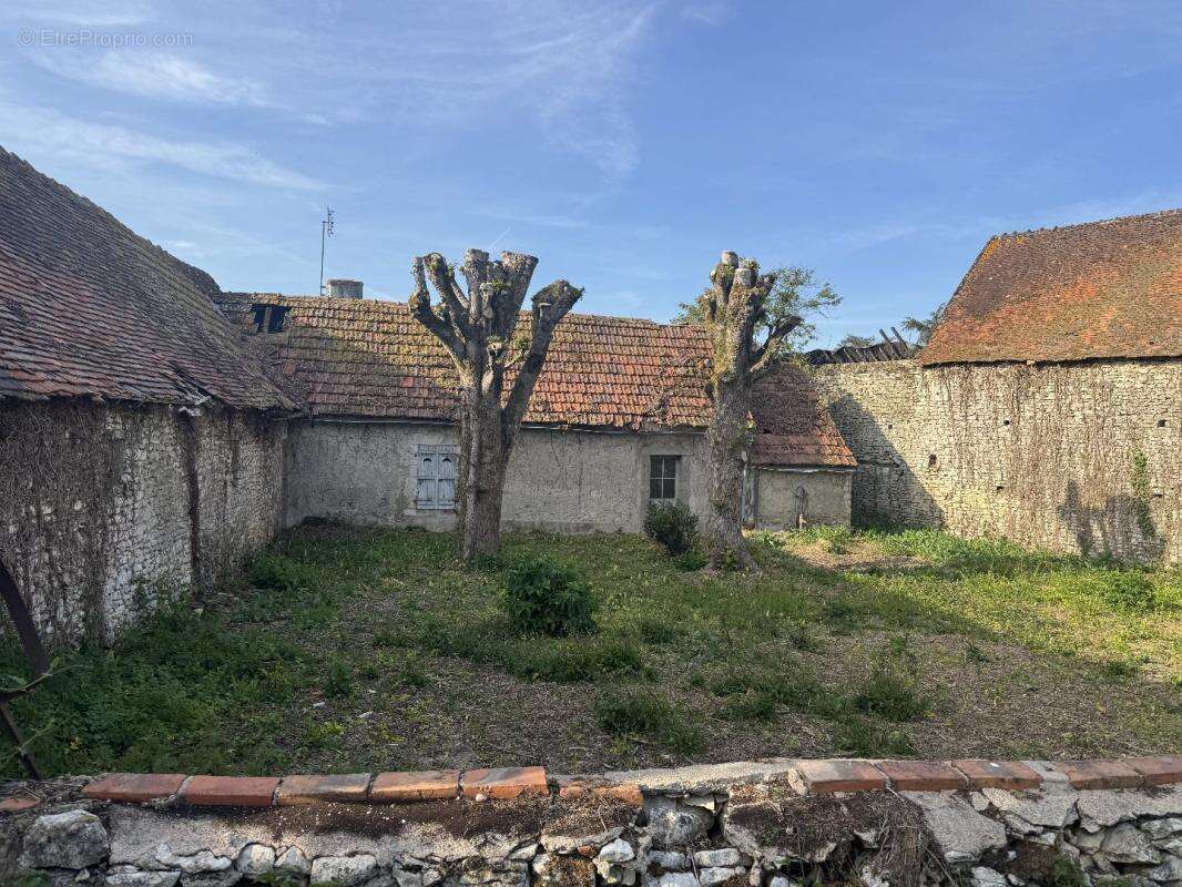 Maison 120 m² à Saint-Hilaire-Sur-Benaize  - photo 8