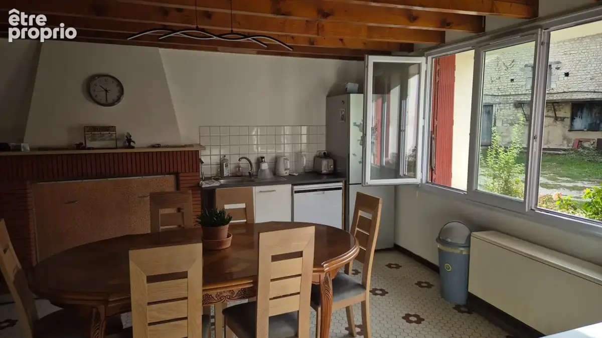 Corps de Ferme à rénover de 500 m2, proche commerces, beaucoup de dépendances - photo 5