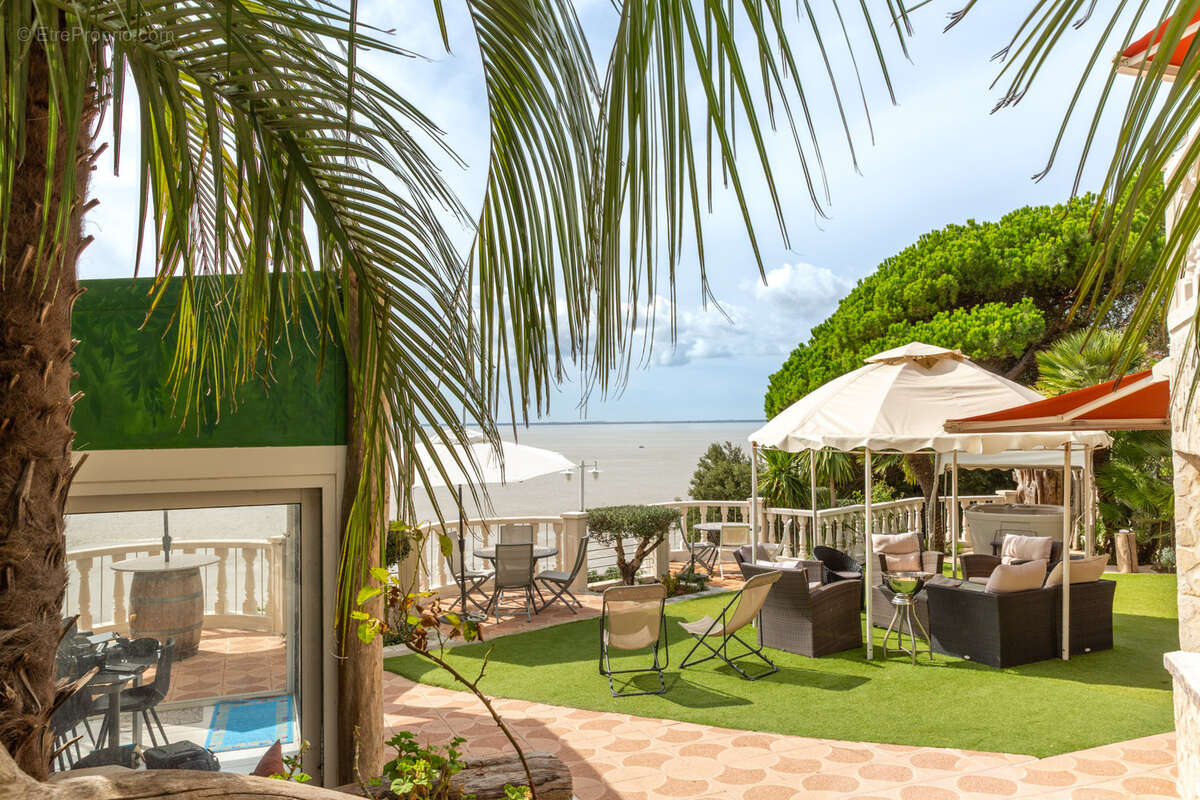 Maison à MESCHERS-SUR-GIRONDE