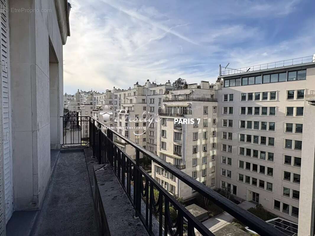 Appartement à PARIS-17E