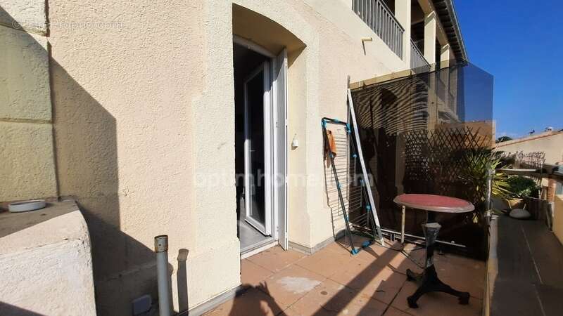  Appartement T2 rénové avec terrasse – Centre-ville de Sausset-les-Pins – A deux pas de la plage - photo 2