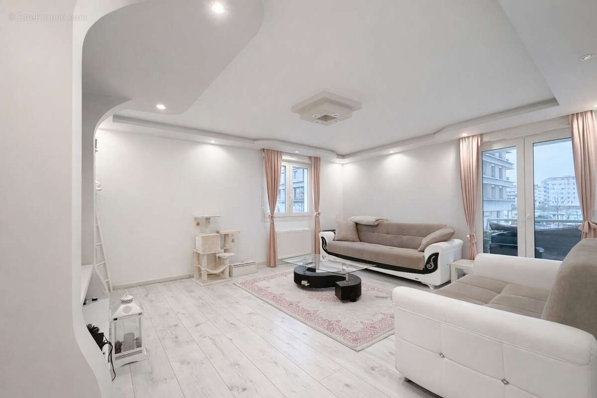Appartement à AMBILLY