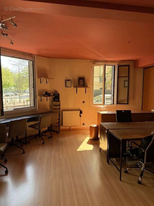 Commerce à SURESNES