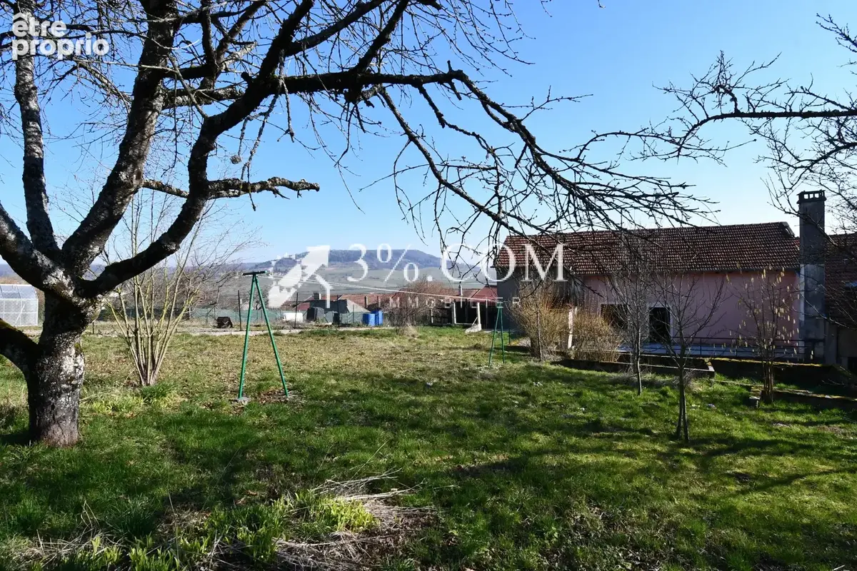 Maison de village avec 3 chambres, jardin de 530 m2, garage et dépendances - photo 2