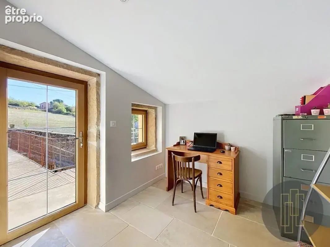 EXCLUSIVITE- COGNY : Maison en pierres dorées  avec vue - - photo 10