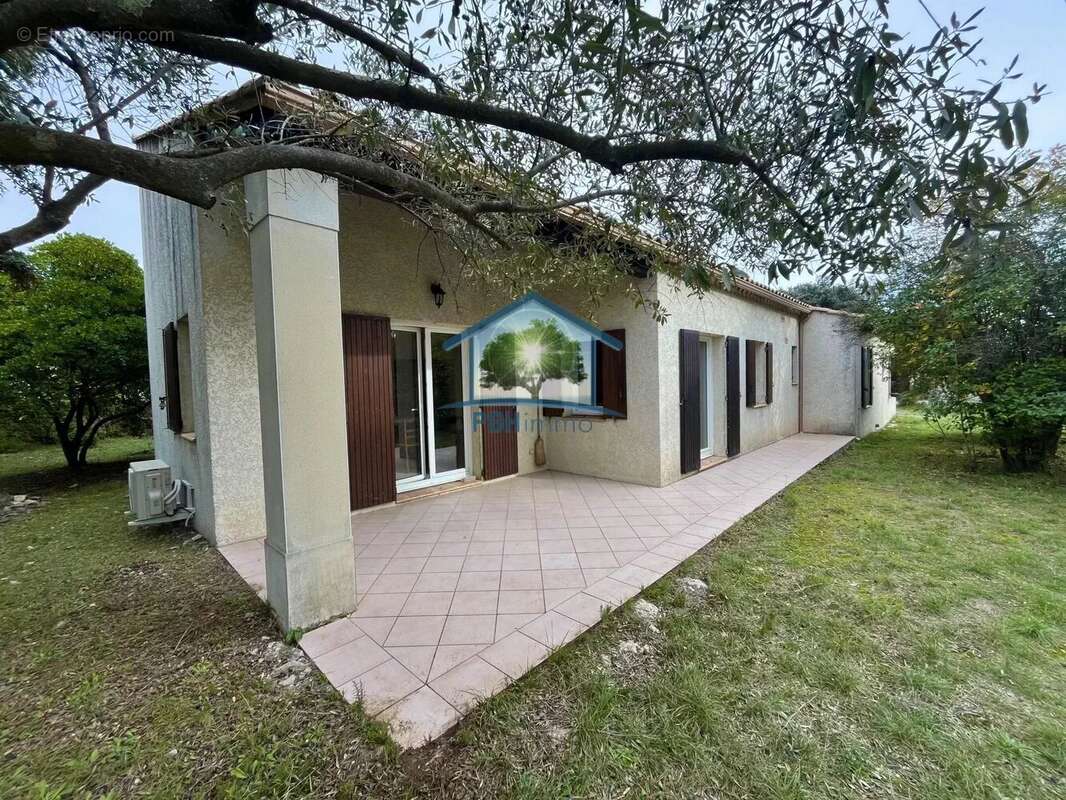 NIMES (30), Propriété de 193 m2 sur terrain de 2676m2 - photo 6
