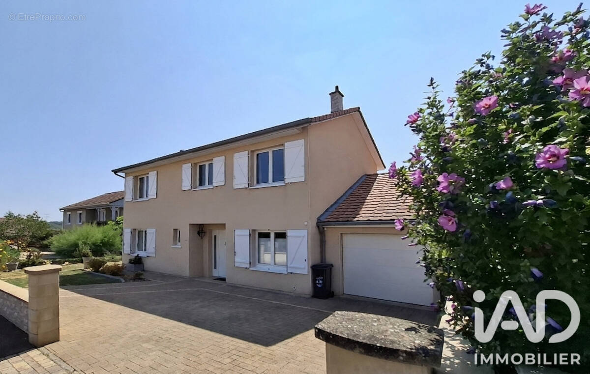 Photo 1 - Maison à SAINT-PRIVAT-LA-MONTAGNE