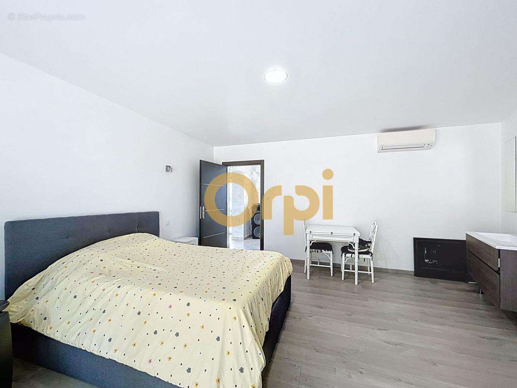 Maison à BAGNOLS-EN-FORET