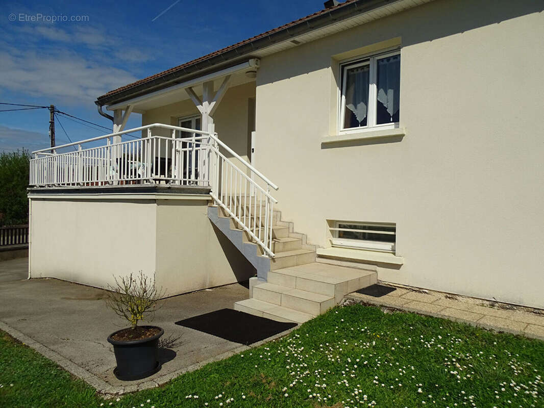 Maison à POUILLEY-LES-VIGNES