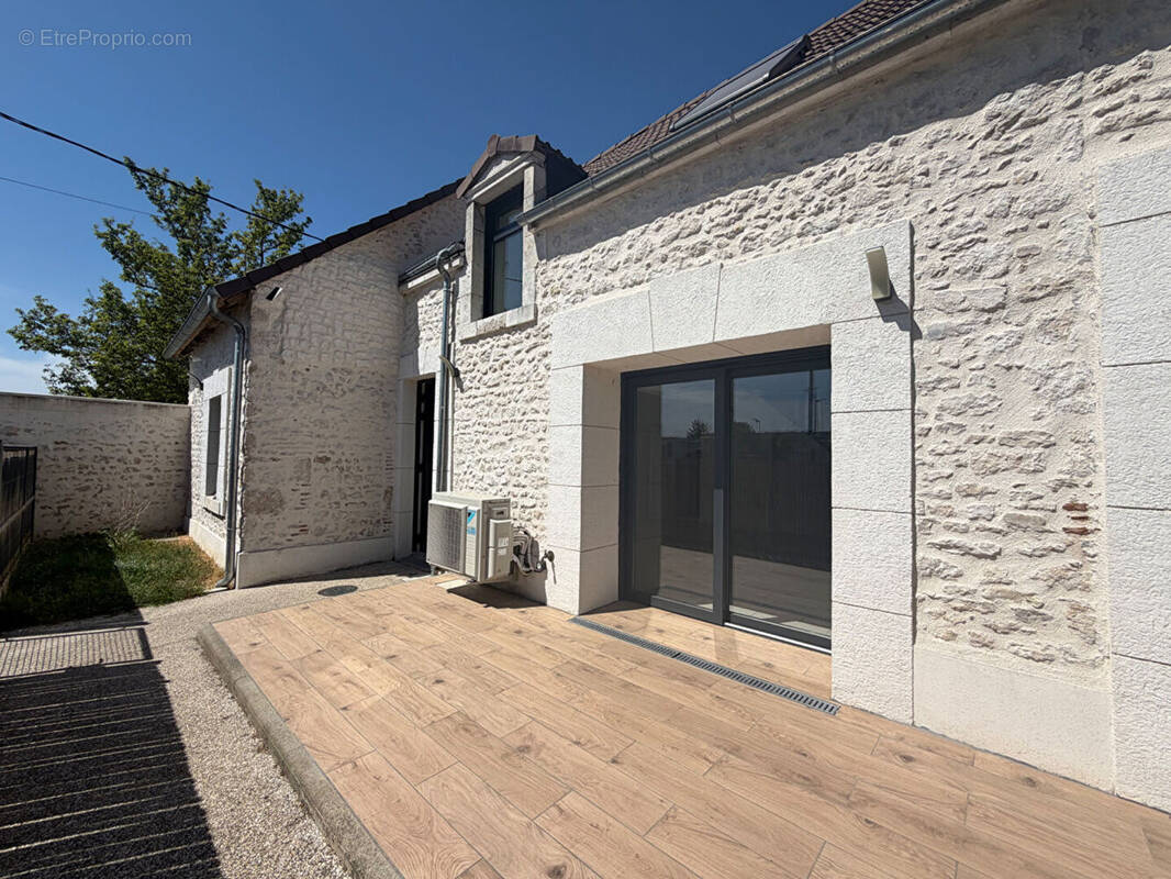 Maison à LA CHAPELLE-SAINT-MESMIN