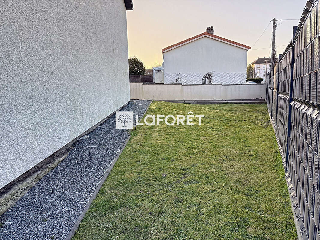 Maison à SAINT-ETIENNE-DU-ROUVRAY