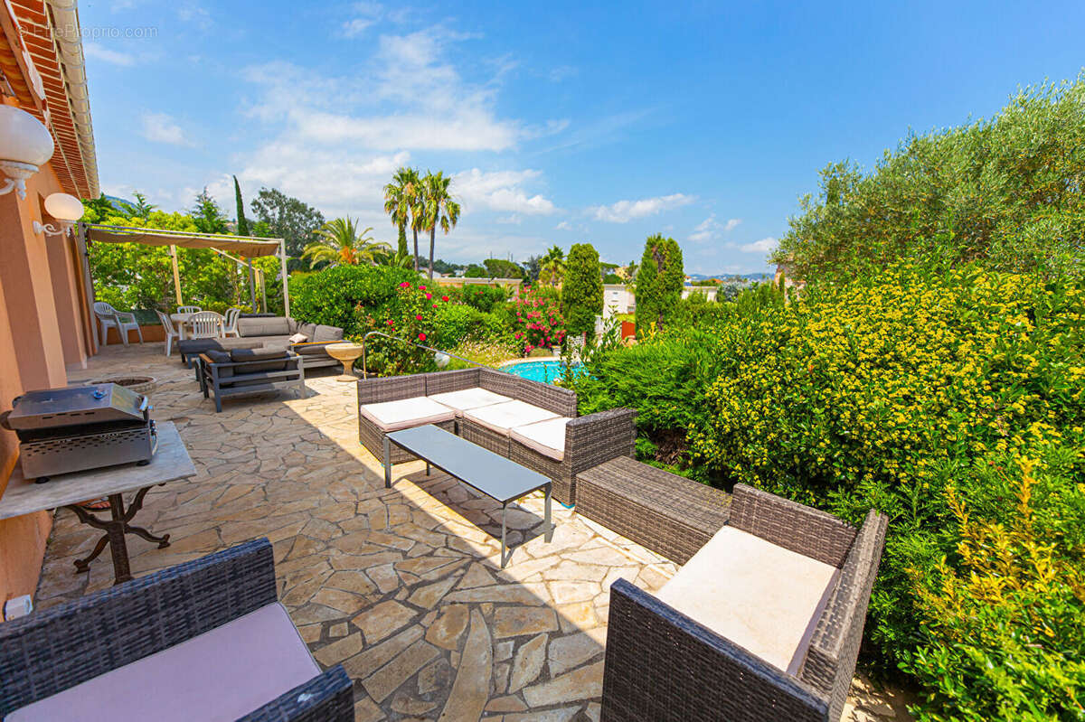 Maison à MANDELIEU-LA-NAPOULE