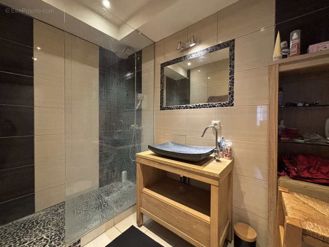 Appartement à SAINT-CLEMENT-SUR-VALSONNE