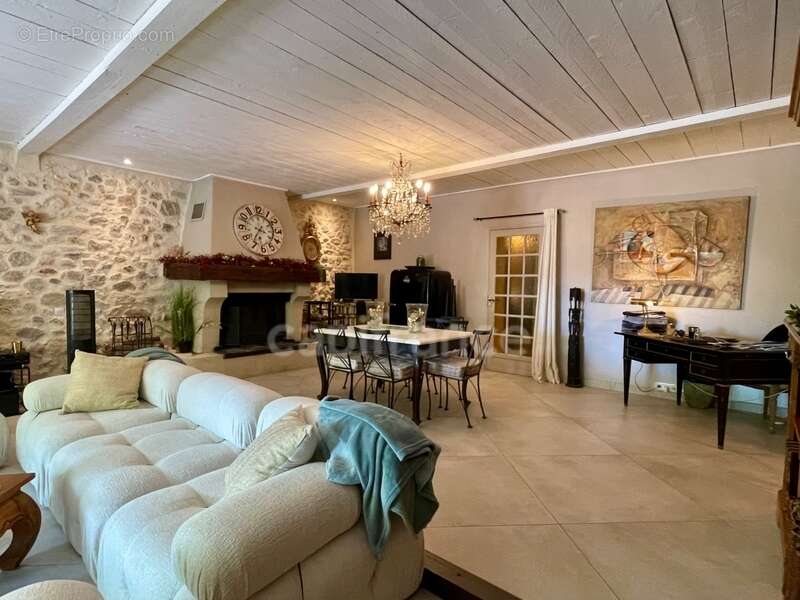 Maison à ROUSSILLON
