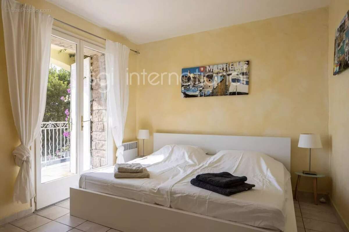 Maison à LES ISSAMBRES