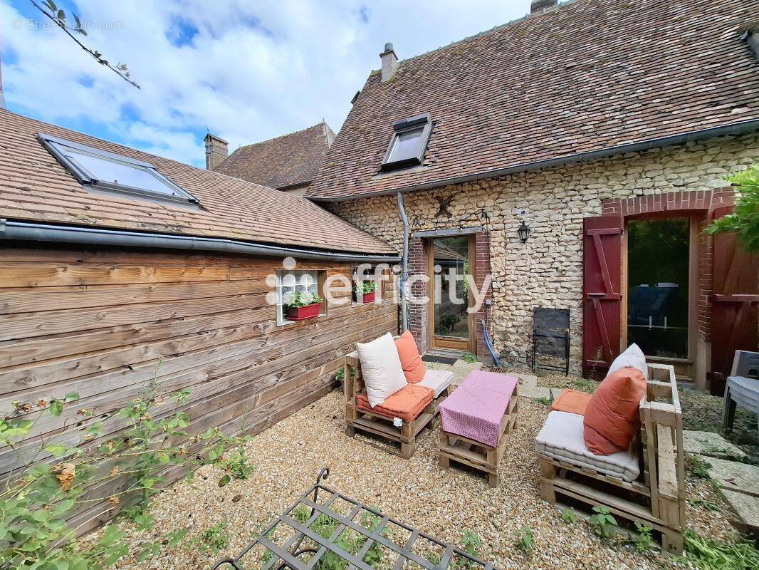 Maison à MONTLANDON