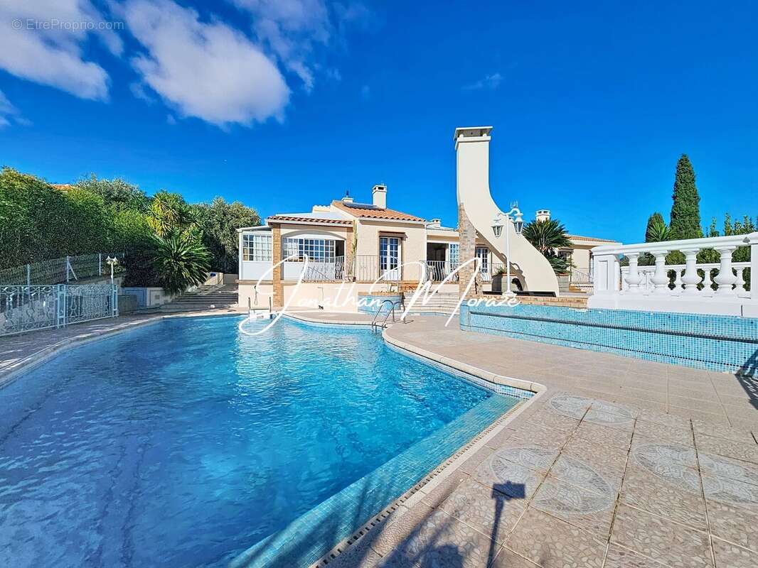 Maison à VILLELONGUE-DELS-MONTS