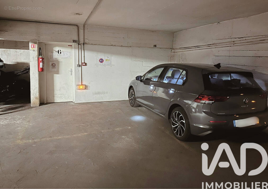 Photo 1 - Parking à PARIS-9E