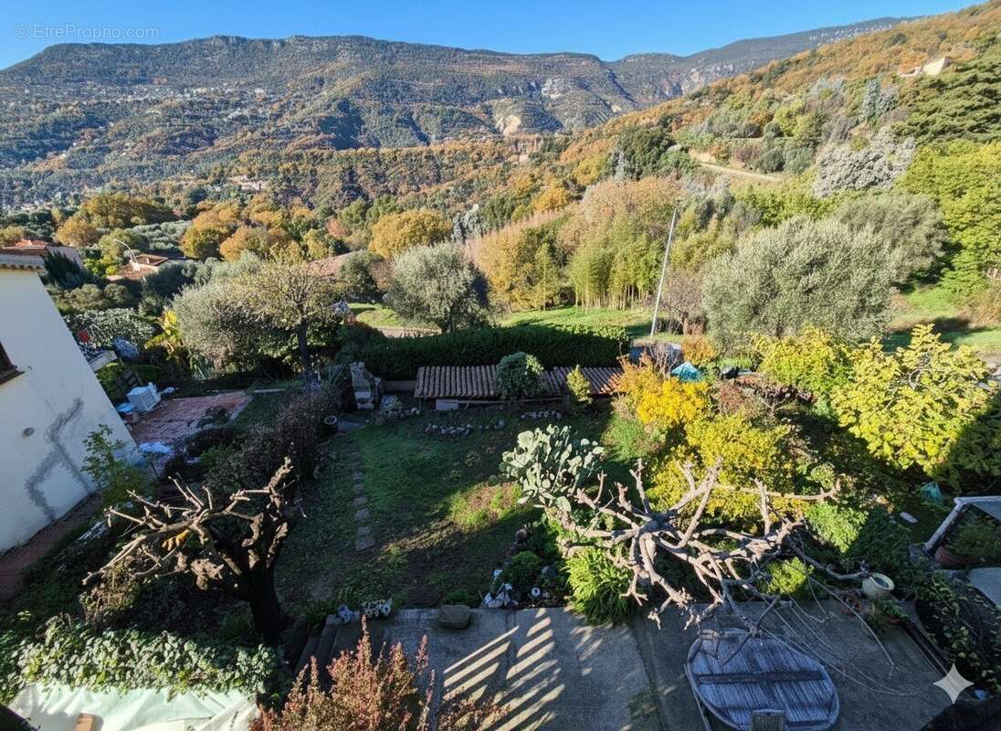 Appartement à CONTES