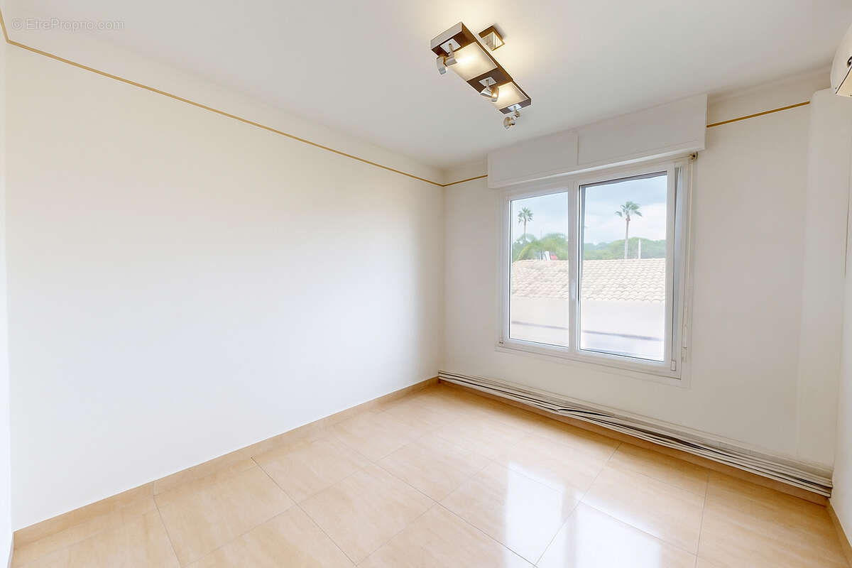 Appartement à VILLENEUVE-LOUBET