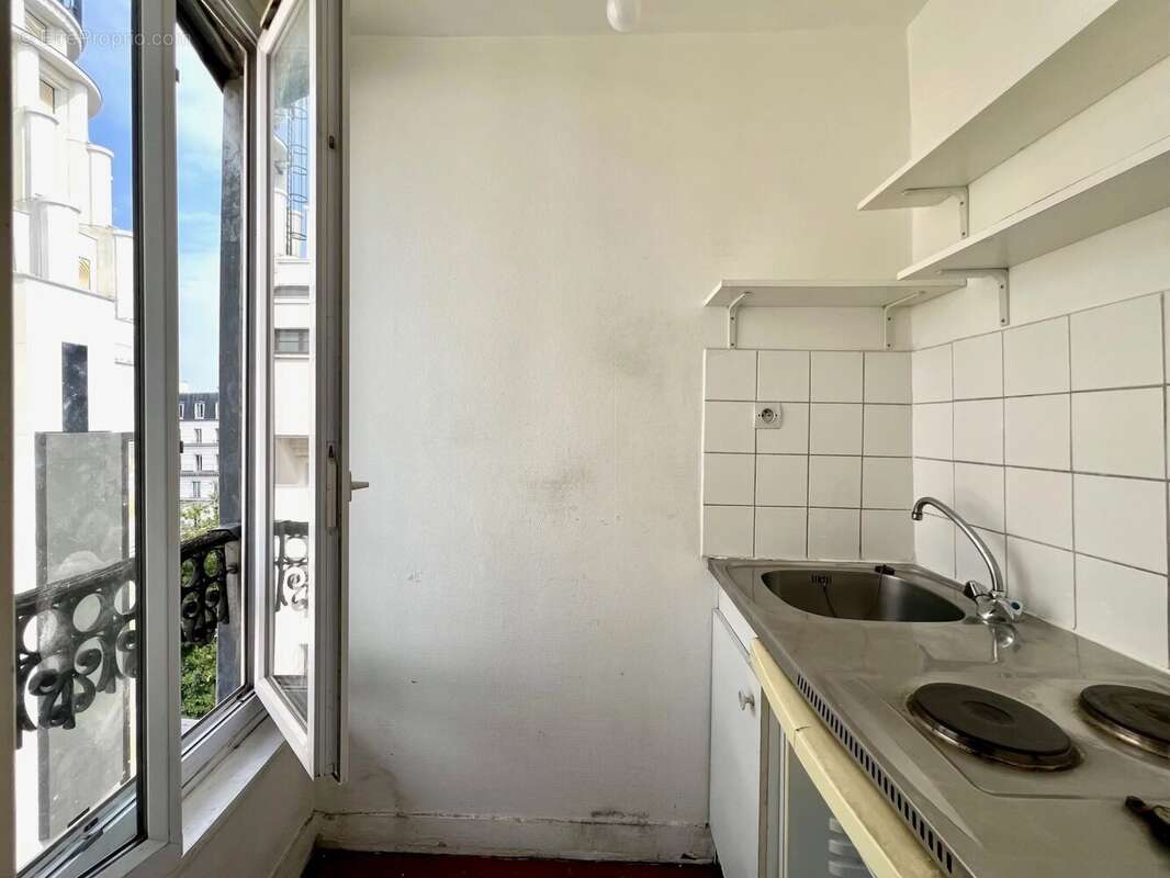 Studio paris iième avec ascenseur - photo 9