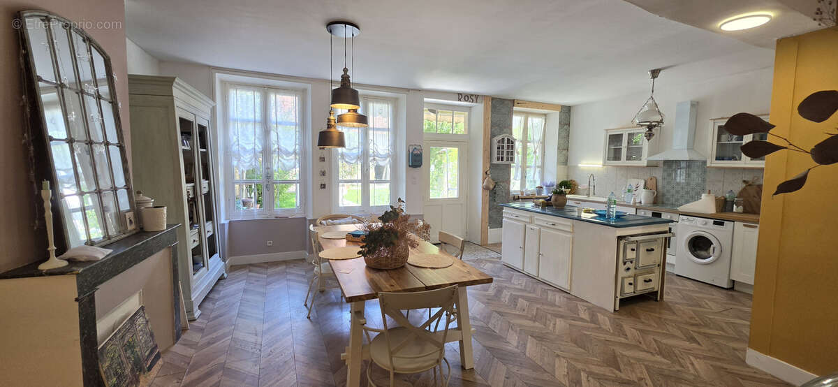 Maison à VARZY