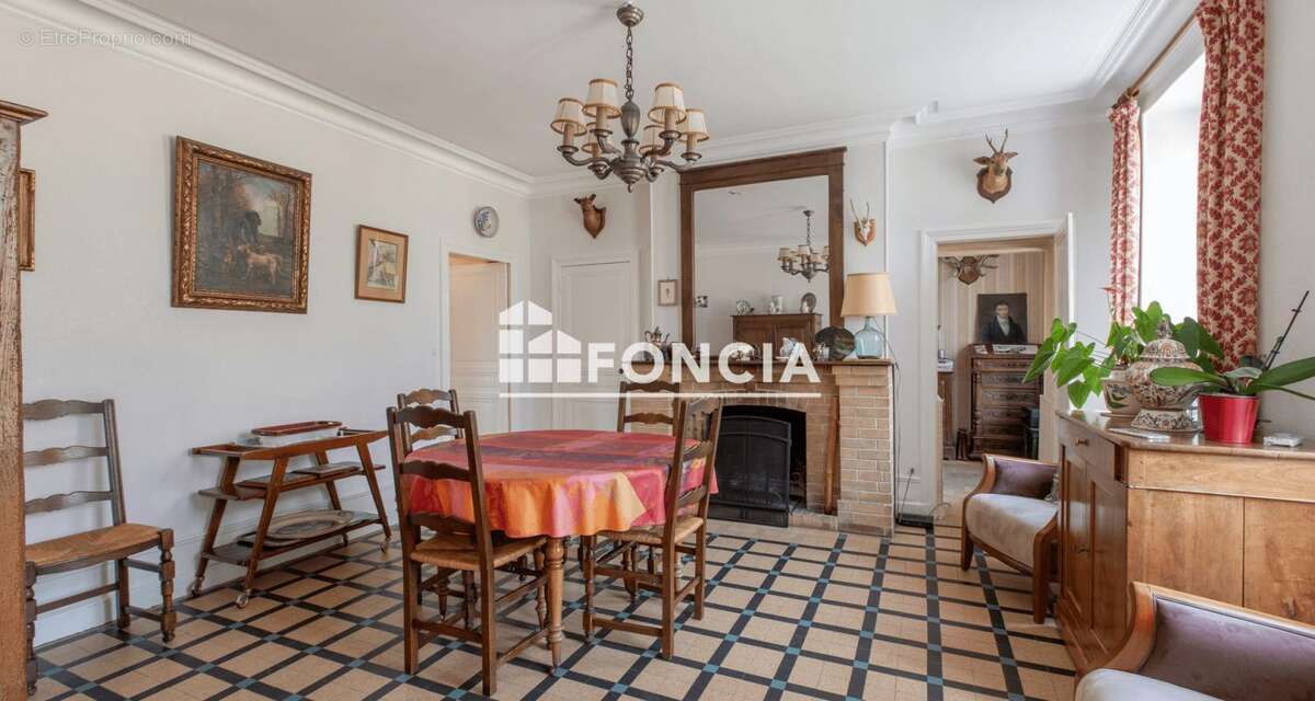 Maison à CHATEAU-RENAULT