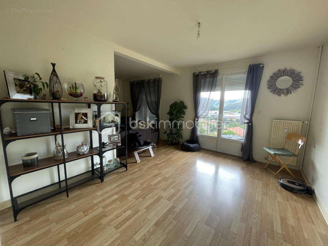 Appartement à CREISSELS