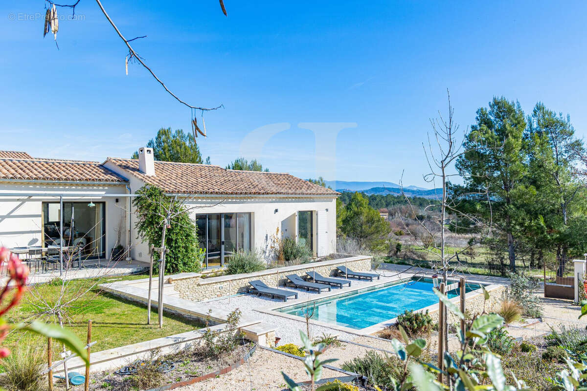 Maison à GORDES