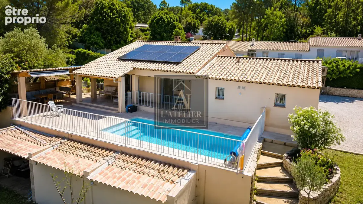 Maison de plain-pied d'une superficie de 136 m2 avec piscine sur une parcelle de 2000 m2 - photo 10