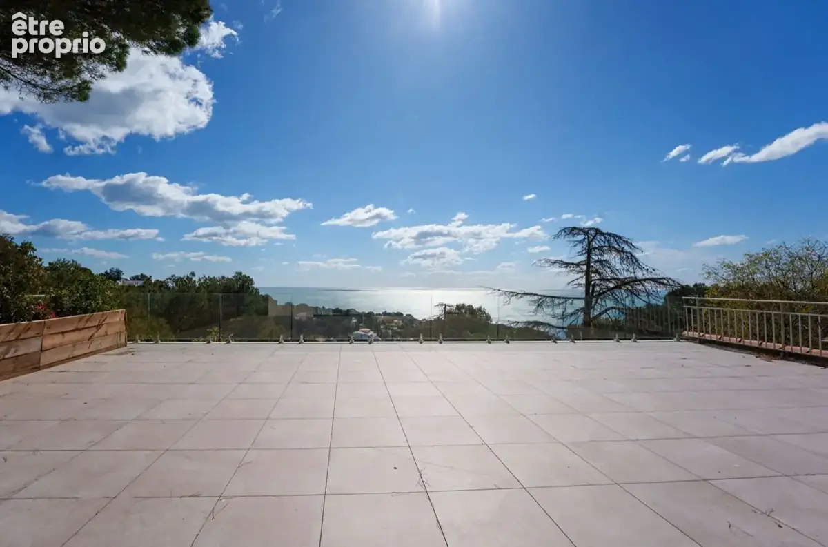 Appartement  entièrement rénové  à Sète sur le mont Saint Clair côté Sud avec vue Mer, terrasse 110 m2 et garage - photo 7