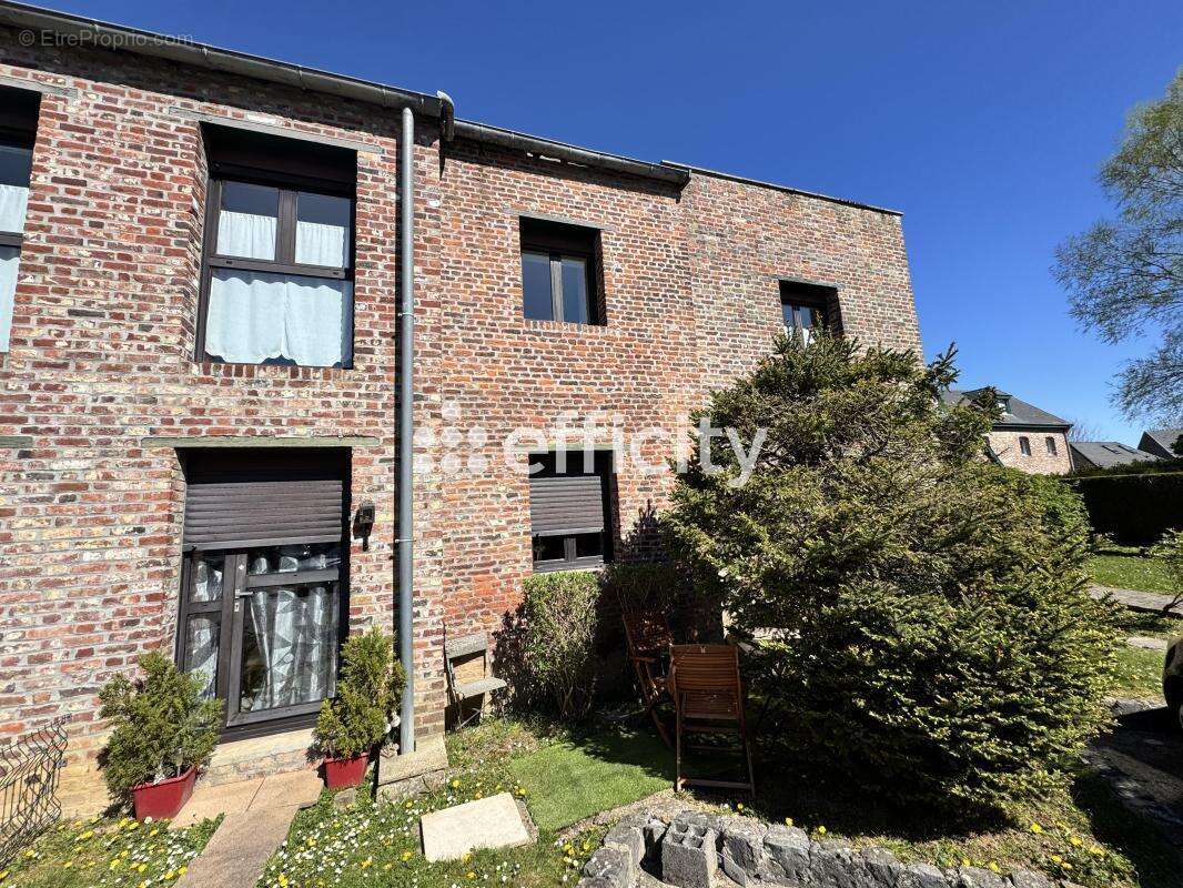 Appartement à FAMARS
