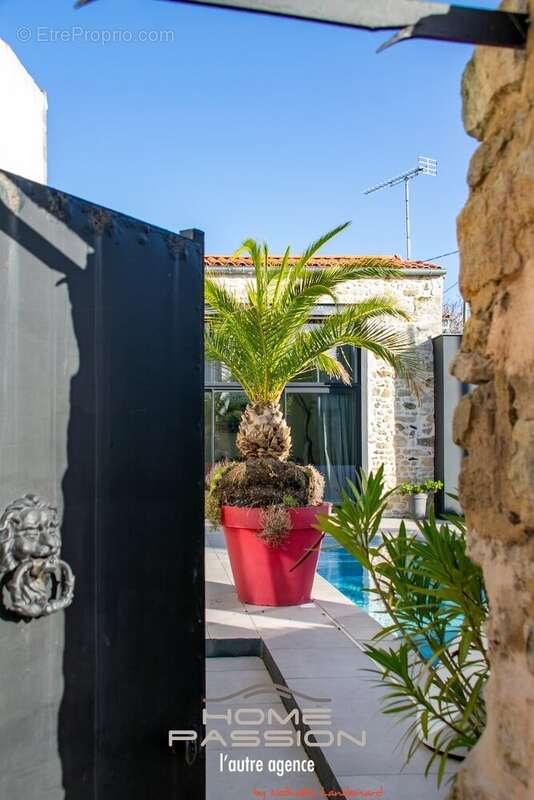 Maison à MORNAC-SUR-SEUDRE