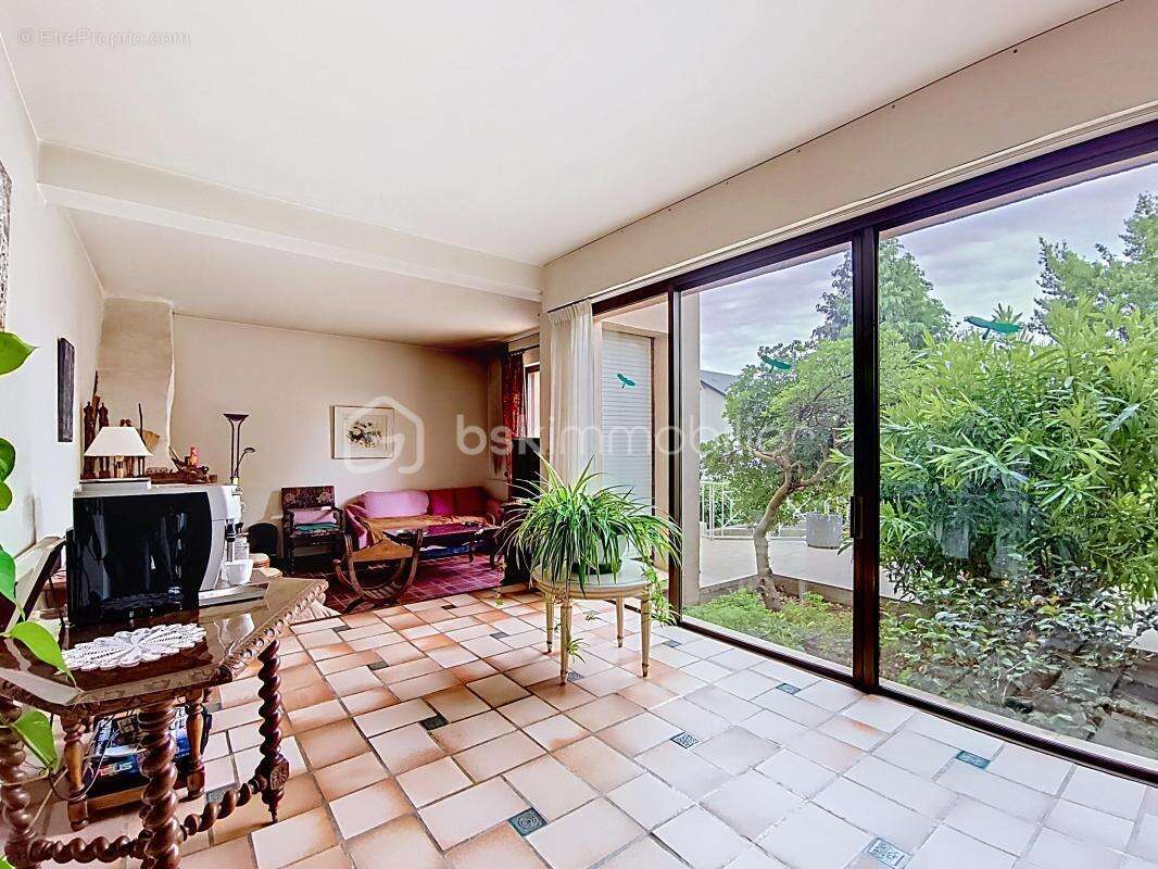 Maison sur la commune de Chatou - photo 5
