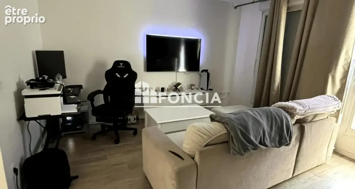 En centre ville Appartement deux pièces - photo 3