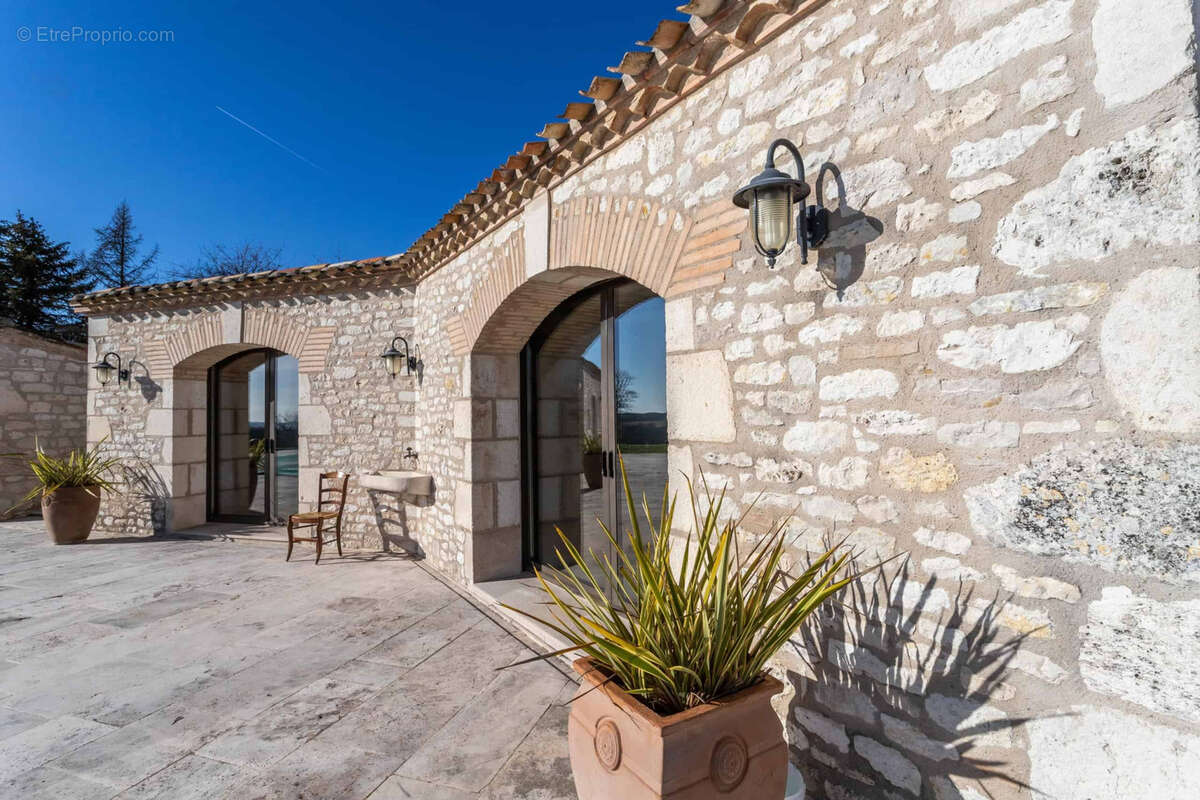 Country house with gite and pool - photo 9