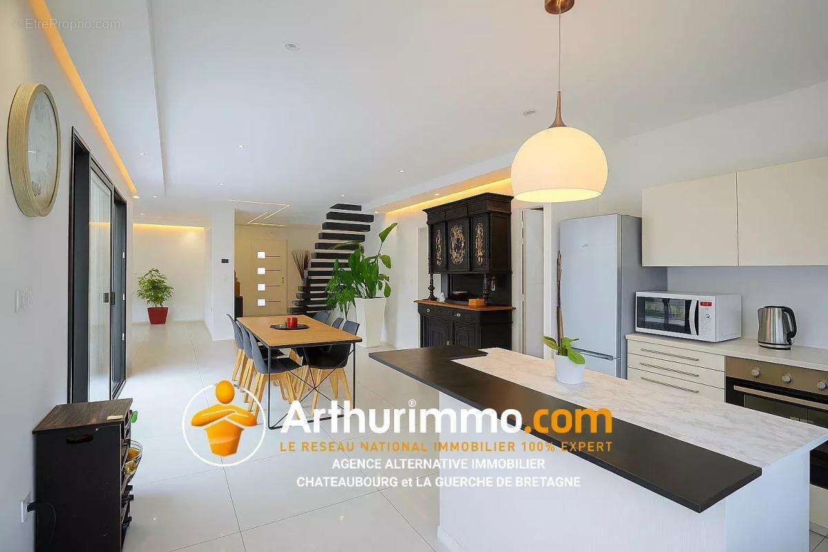 Maison à SAINT-ERBLON