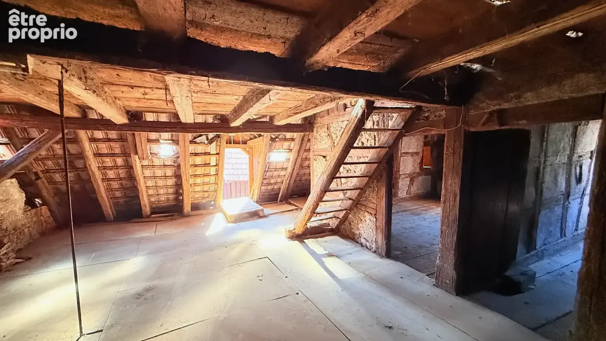Maison de village à rénover avec cour, dépendance, garage et un beau potentiel au calme - photo 16