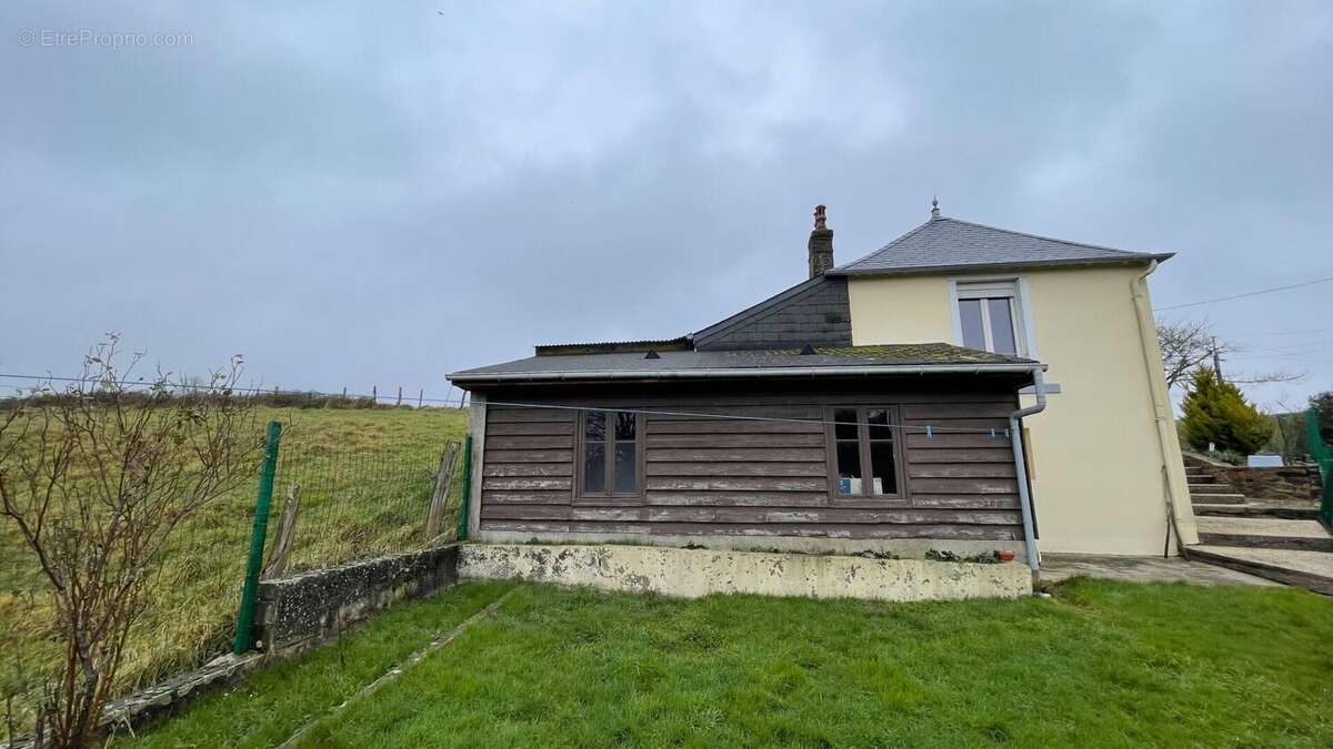 Maison à LA HAIE-TRAVERSAINE