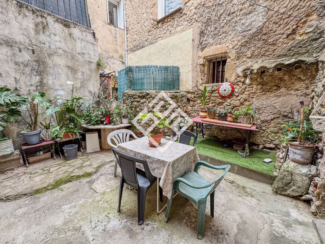 Maison à OUVEILLAN