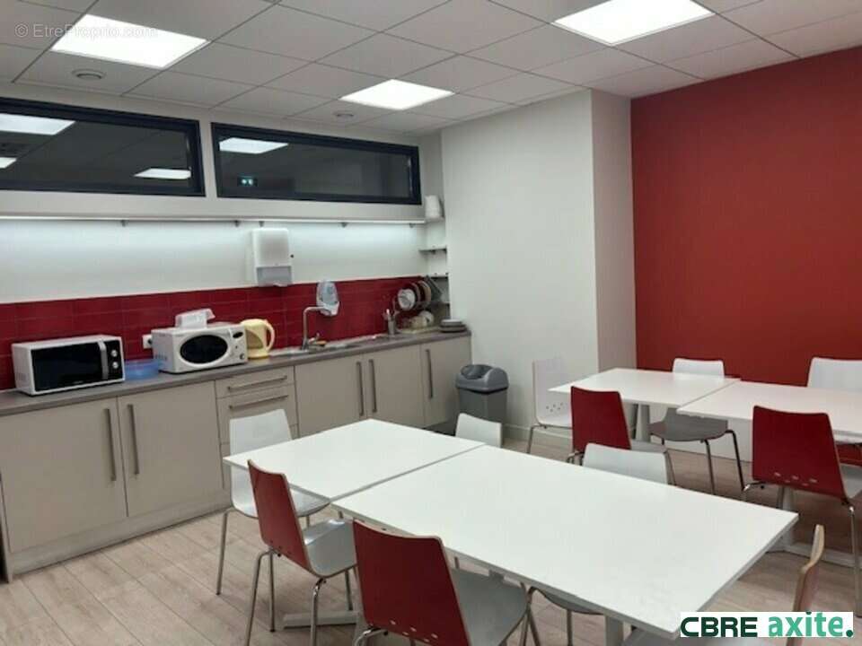 Commerce 763 m² à Echirolles  - photo 8